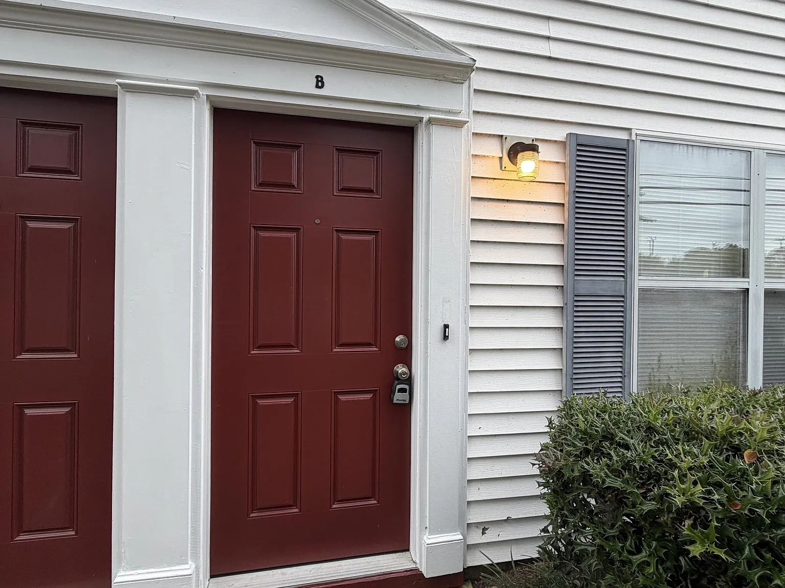 2014 E Pembroke Ave — Photo 2