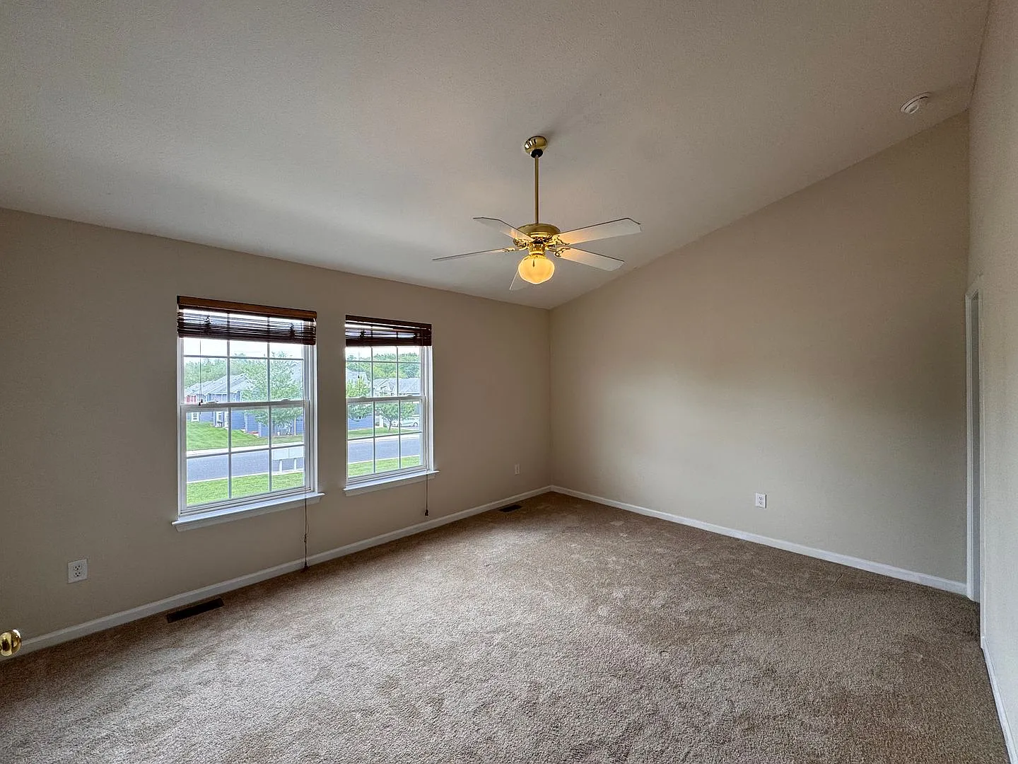 Townhouse for Rent in Beacon Hill — Photo 3