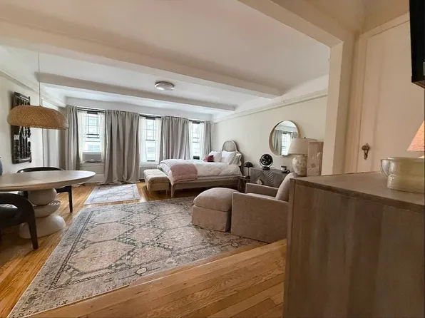 310 East 55th Street image 1 of 8