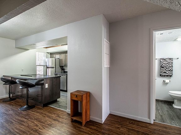 5th image of 1020 E Navajo St