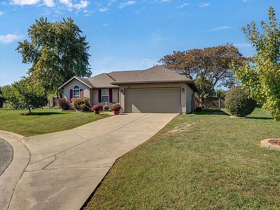 3rd image of 1813 Edgewood Drive