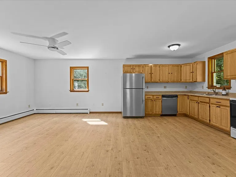 1672 Sweet Hollow Rd — Photo 20