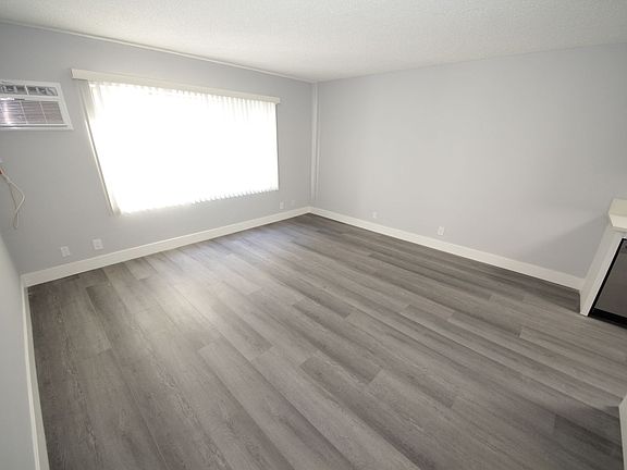 2nd image of 1721-1725-1733 Purdue Ave #105