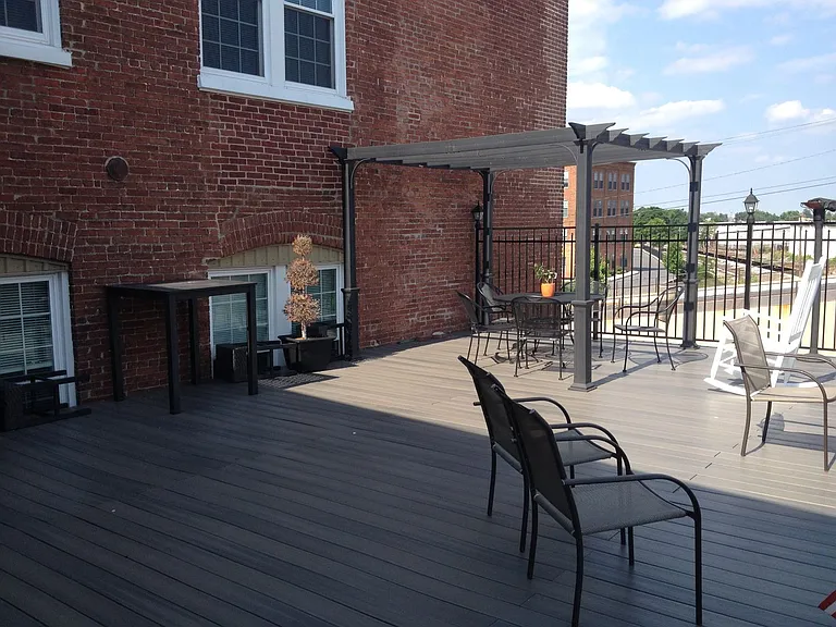 Monroe Street Suites — Photo 29