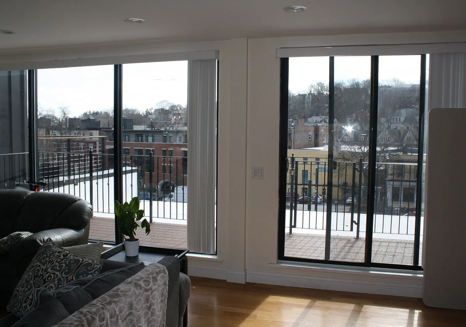 Beautiful Brookline Living 4 Bed/ 3 bath — Photo 1