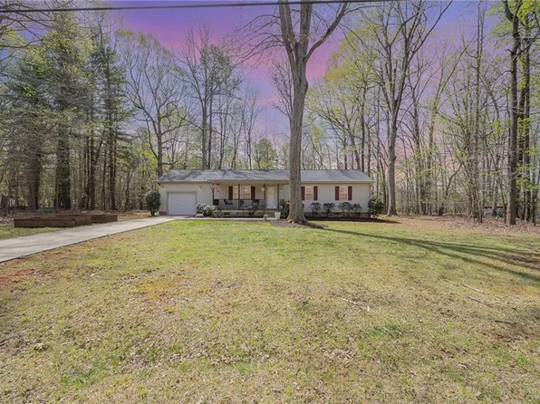 206 E Luther Ave, Liberty, NC 27298