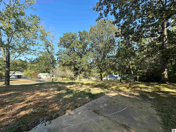 483 Lakeway Dr, Murray, KY 42071