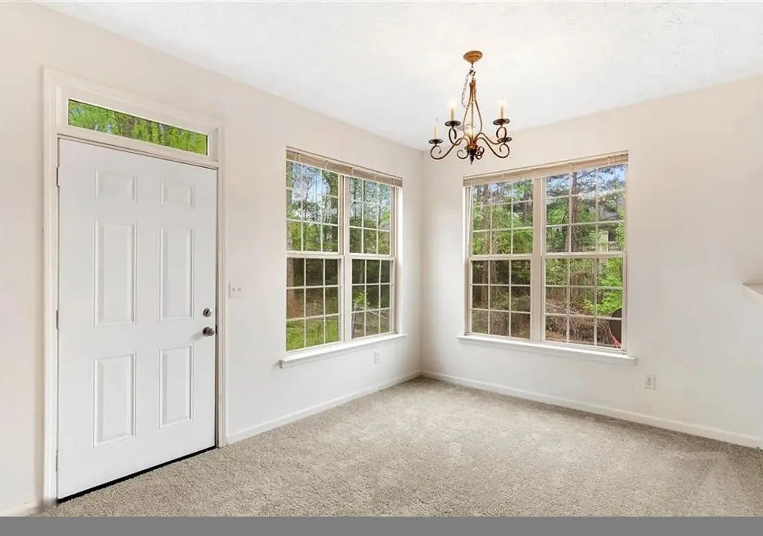 Room in 3 Bedroom Home in Sugar Hill — Photo 3