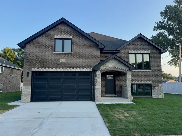 4951 W 86th St, Burbank, IL 60459