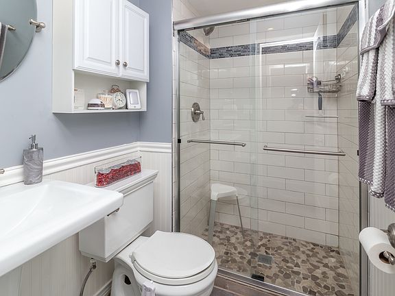 5th image of 6451 N Northwest Hwy #D-5