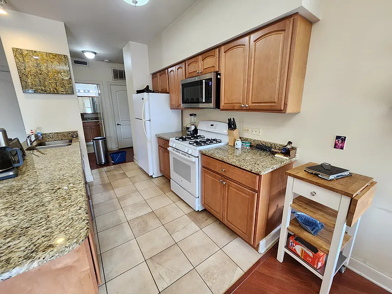2318 N Milwaukee Ave #303 — Photo 4