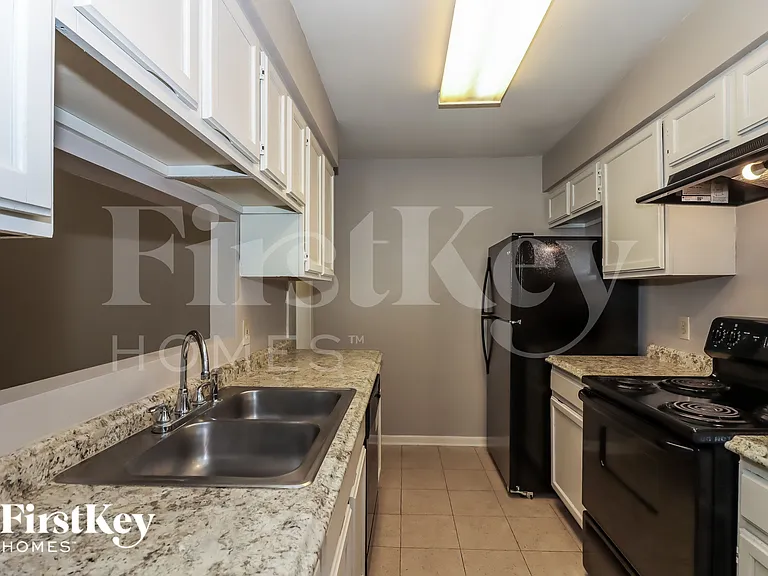 12426 Sungate Ln — Photo 7