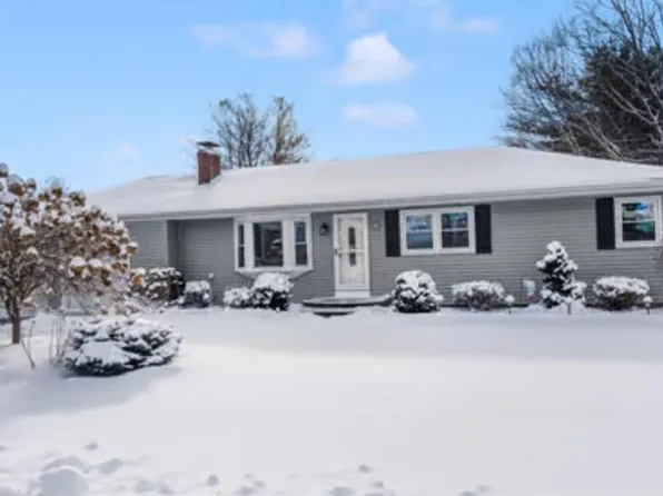 24 Bellevue St, Cumberland, RI 02864