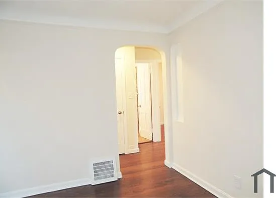 300 E 246th St — Photo 14