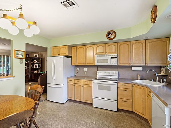 4th image of 238 Blackpool Court #A
