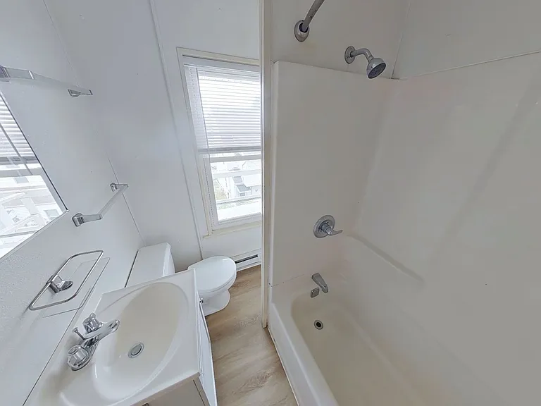 411 W Broadway St — Photo 12