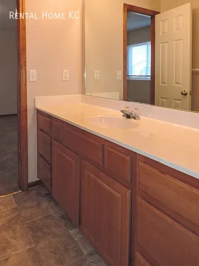 7402 Hedge Lane Ter — Photo 9