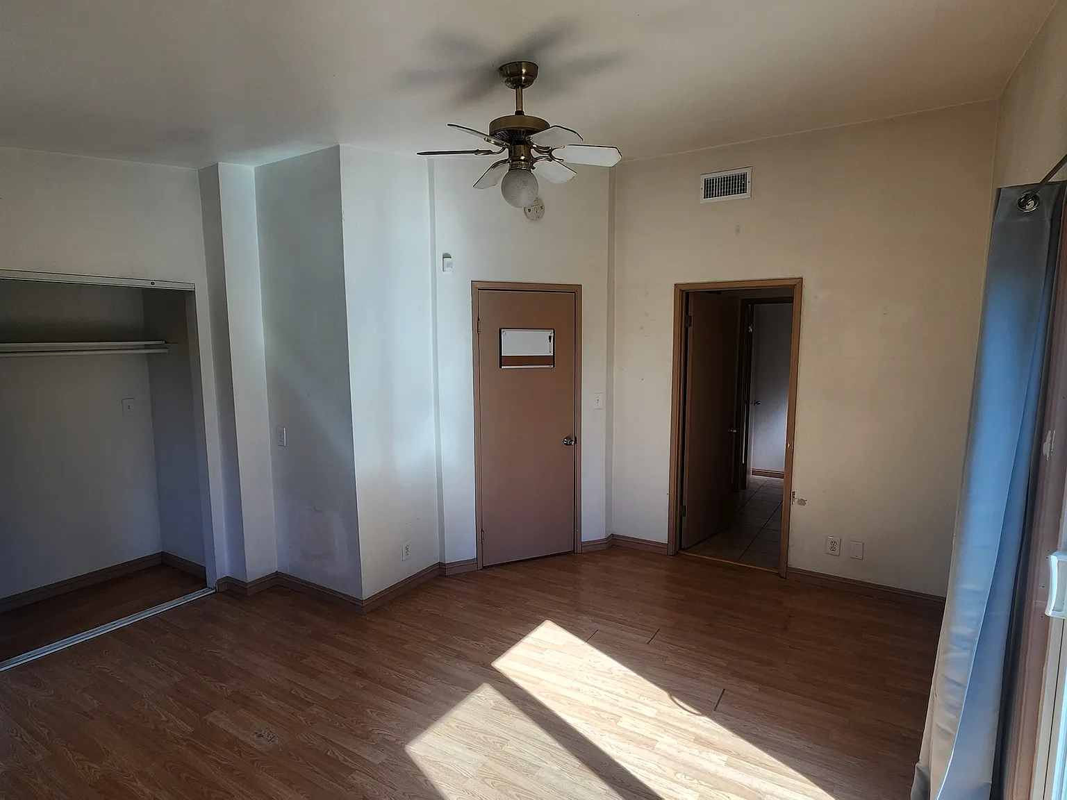 3 bed, 2292 sqft, $1,300 — Photo 1