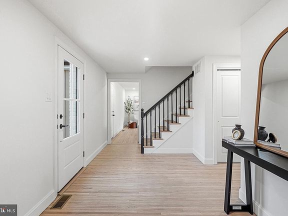 4th image of 1309 Marlkress Rd