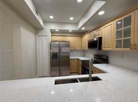 8936 W Flagler St, Miami, FL