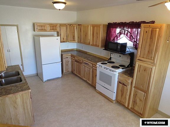 5th image of 833 W Park Ave