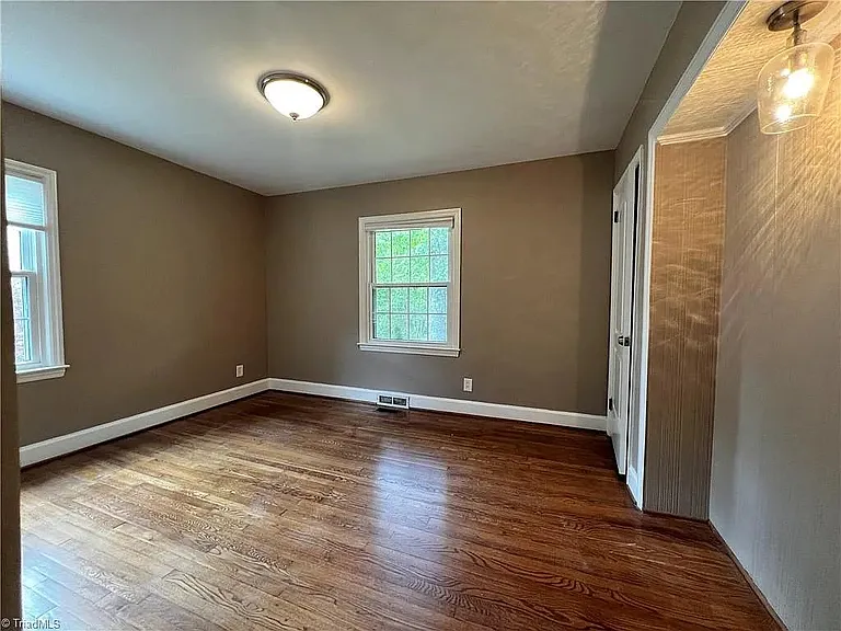 4506 Starmount Dr — Photo 9