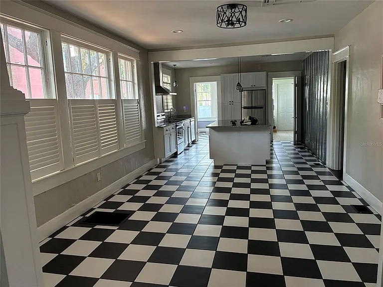 611 S Willow Ave — Photo 6