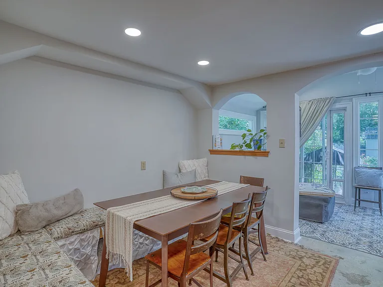 103 S College Ave — Photo 27
