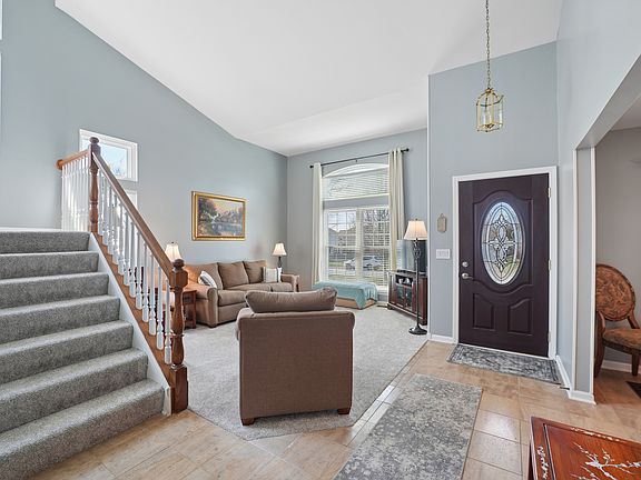 4th image of 829 Renaissance Dr