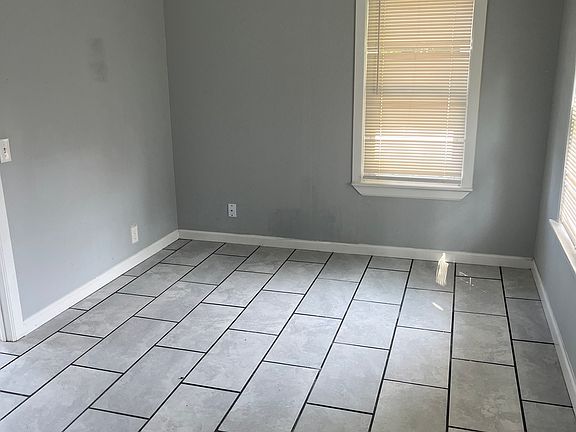 5th image of 9217 N Shartel Ave