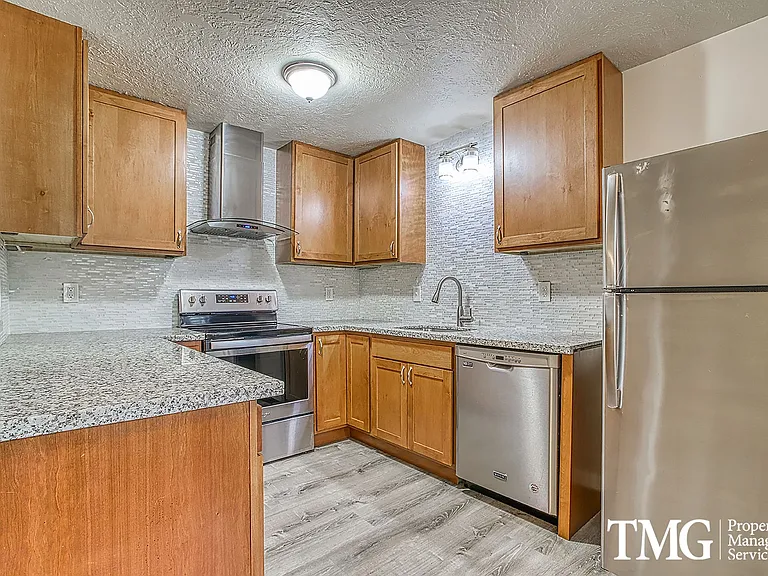 Jackson Court Apartments — Photo 33