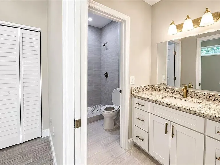 3203 E Diana St — Photo 4