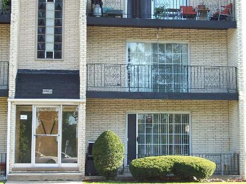 2nd image of 6561 W Addison St