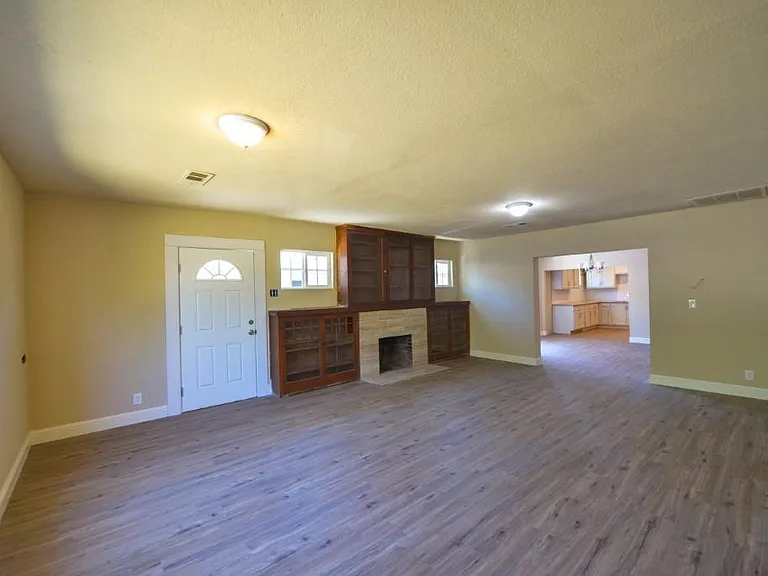 4542 E Illinois Ave — Photo 3