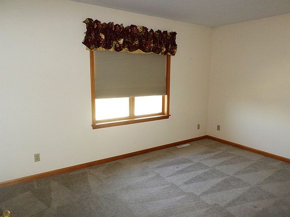 4th image of 65656 Harwood Dr