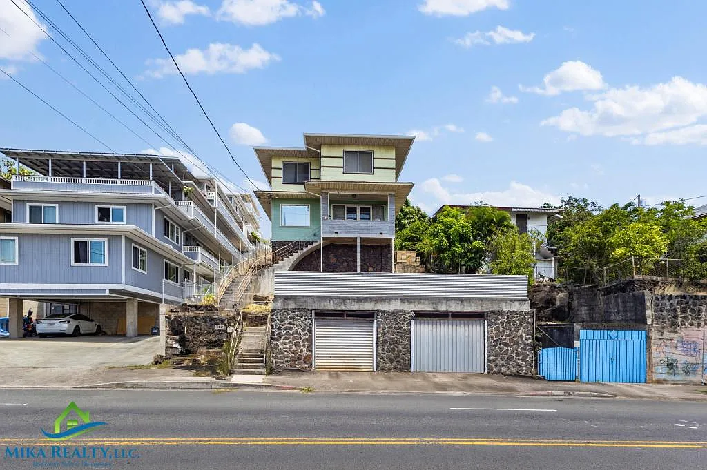 1905 Kalihi St — Photo 1