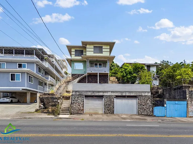 1905 Kalihi St — Photo 1