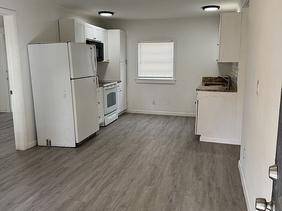 3rd image of 10007 N Arden Ave