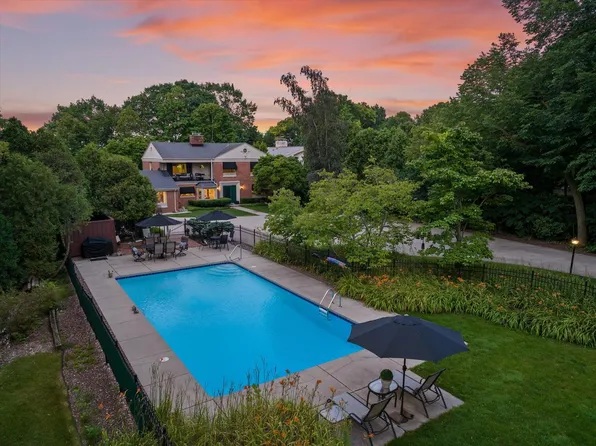 4696 North Lake DRIVE, Whitefish Bay, WI 53211