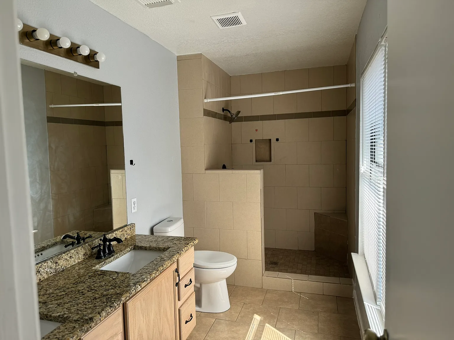 3 bed, 1614 sqft, $1,800 — Photo 3