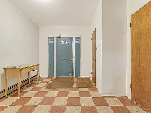 3rd image of 8504 Parsons Blvd