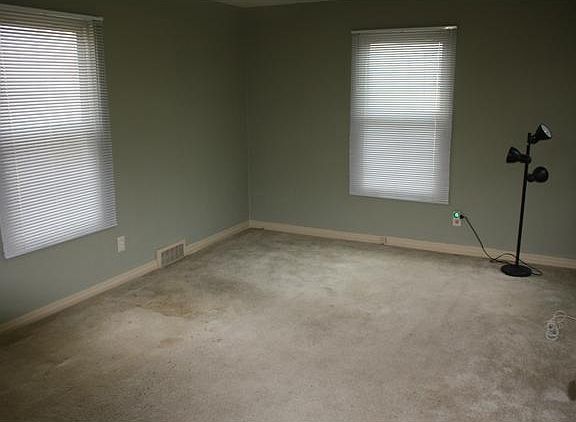 4th image of 4117 NE Springlake Dr