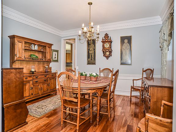5th image of 8622 Larkview Ln
