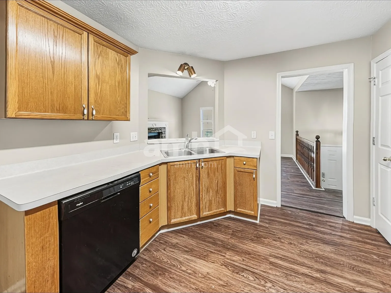 3 bed, 2.5 bath, 1942 sqft, $2,355 — Photo 4