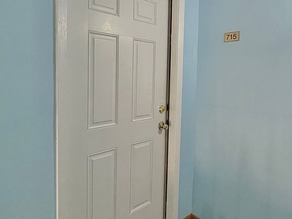 4th image of 715 N Deer Run Dr #715