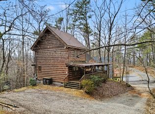 1141 Ski View Ln, Sevierville, TN 37876