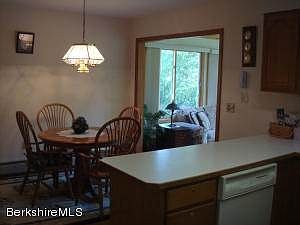 Kitchen-breakfast area