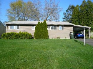 16 Trout Brook Ter, West Hartford, CT 06119