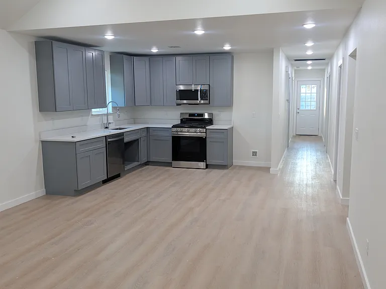 202 N Ora St — Photo 4