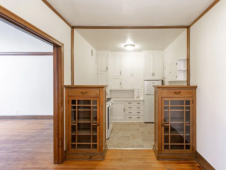 2434 Dupont Ave S — Photo 24